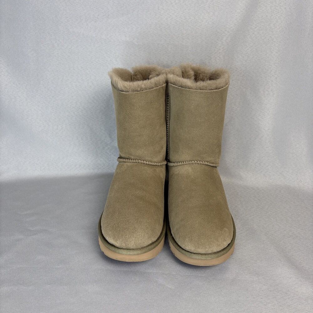 Womens UGG Boots Sz 9 Bailey Bow  Short ALP Antelope Green Suede Boho Festival - Picture 4 of 16
